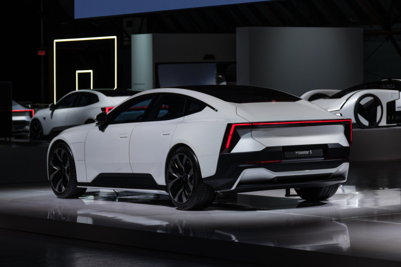 Конкурент Porsche Taycan: Polestar 5 за пять минут зарядит батарею для пробега более 160 км