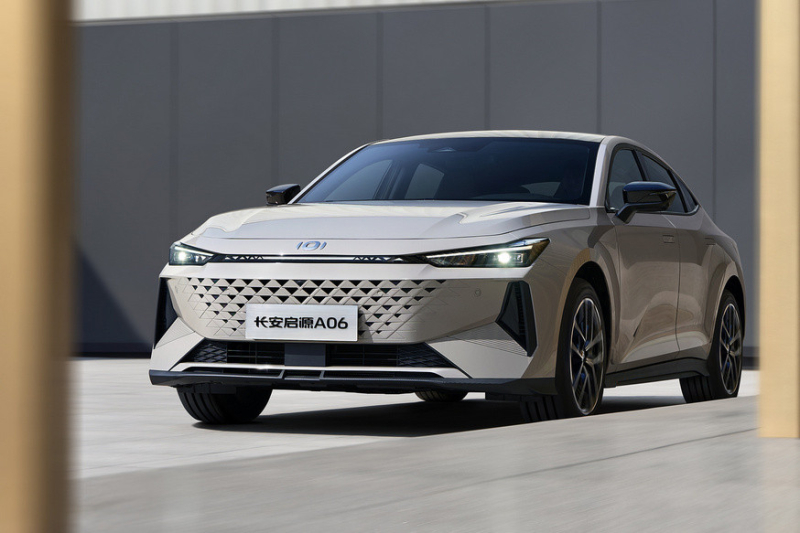 Лифтбек Changan Uni-V обрёл новую версию со своим дизайном