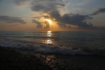 Морские курорты Грузии пострадали от сильного шторма 