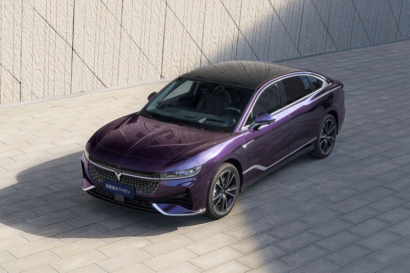 Роскошный седан Voyah Passion, который можно купить и в РФ: к дебюту готова новая версия