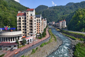 В отеле Сочи обнажённый турист устроил погром 