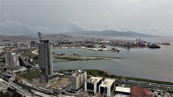 В Турции море вышло из берегов и затопило несколько городов