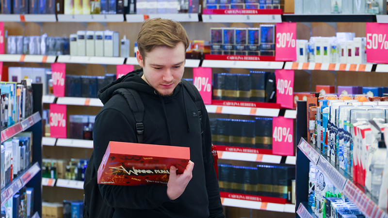 Эксперт рассказала о способах экономии денег при выборе новогодних подарков