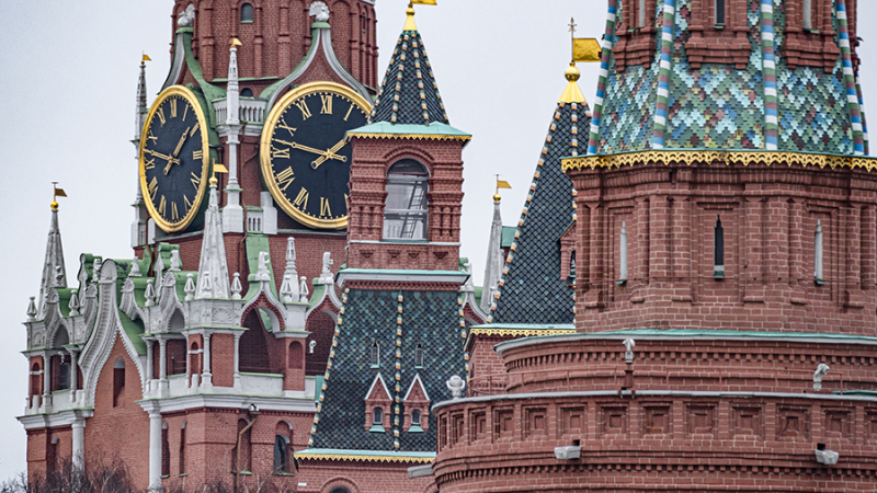 Эксперт сравнил экономику РФ с мчащимся на скорости 200 км/ч гонщиком