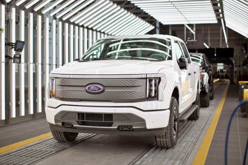 Электропикап Ford F-150 Lightning внезапно растерял популярность, его выпуск сократят