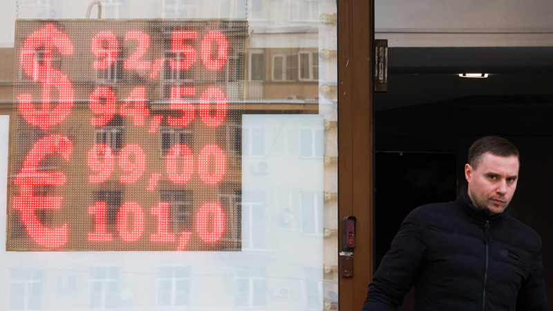 Греф заявил об отсутствии предпосылок для изменения курса рубля