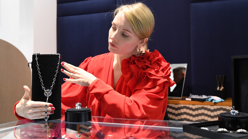 Из кольца в конец: продажу ювелирки перед Новым годом хотят упростить