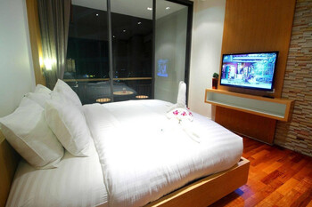 На Пхукете российских туристов выселили из отеля 