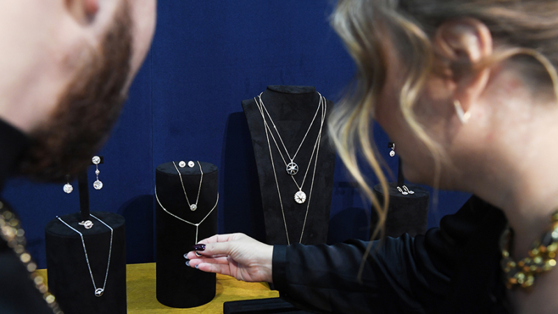 Продажу ювелирных изделий перед Новым годом хотят упростить