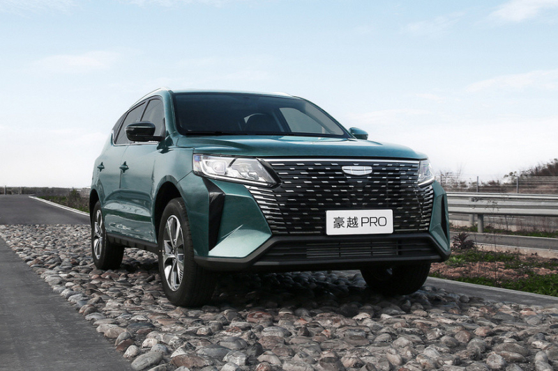 Бюджетный кроссовер Geely обновили и повысили – у нас его уже продают