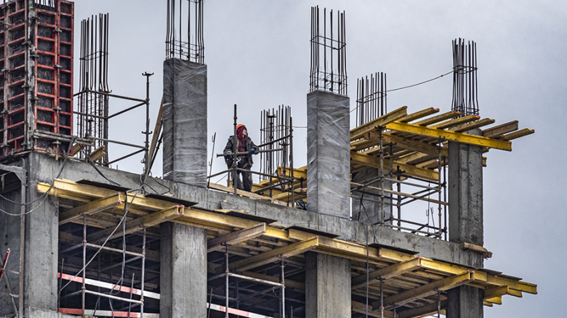 Дефицит квартир в России может появиться во второй половине 2025 года