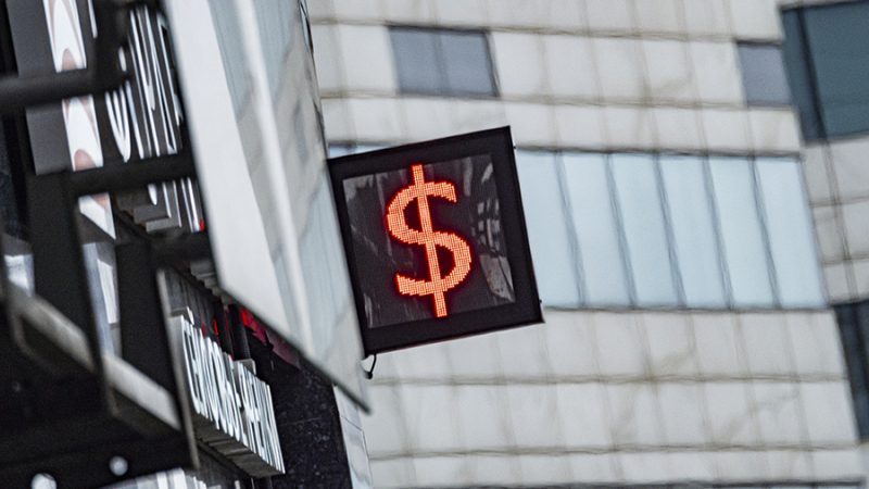 Курс доллара снизился до 87,8 рубля по итогам торгов 22 января