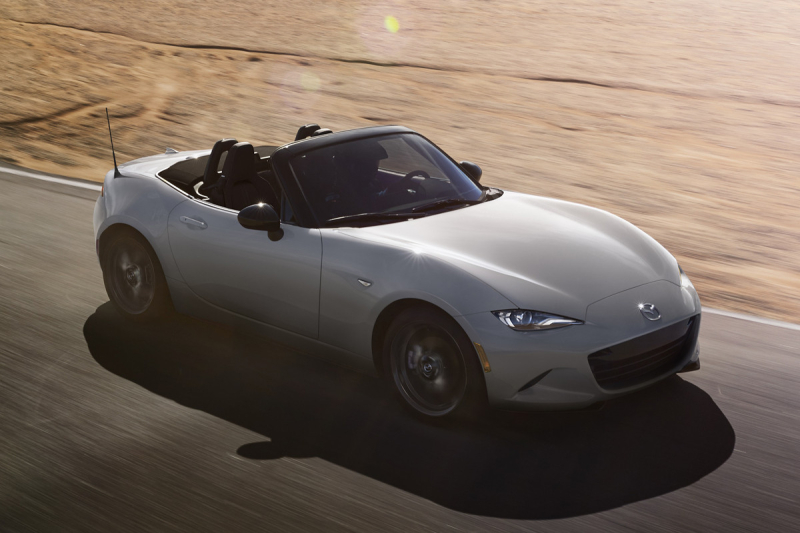 Mazda MX-5 Miata получила новую оптику, мультимедиа и подорожала в США