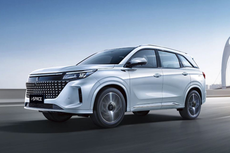 Трёхрядный кроссовер Evolute i-Space готовится к выходу на российский рынок