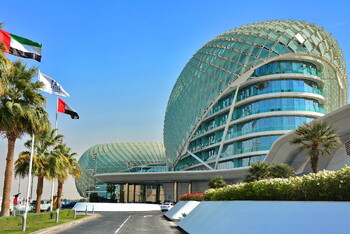 В ОАЭ запущен первый пассажирский поезд 