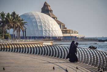 В Саудовской Аравии впервые в истории открыли магазин алкоголя