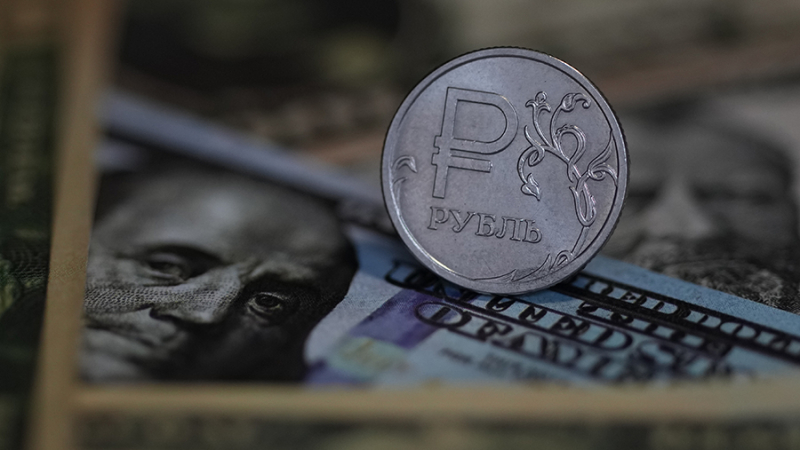 Валютные кредиты населения упали до минимальных 47 млрд рублей