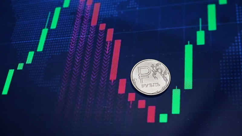 Аналитики объяснили кратковременное резкое ослабление рубля