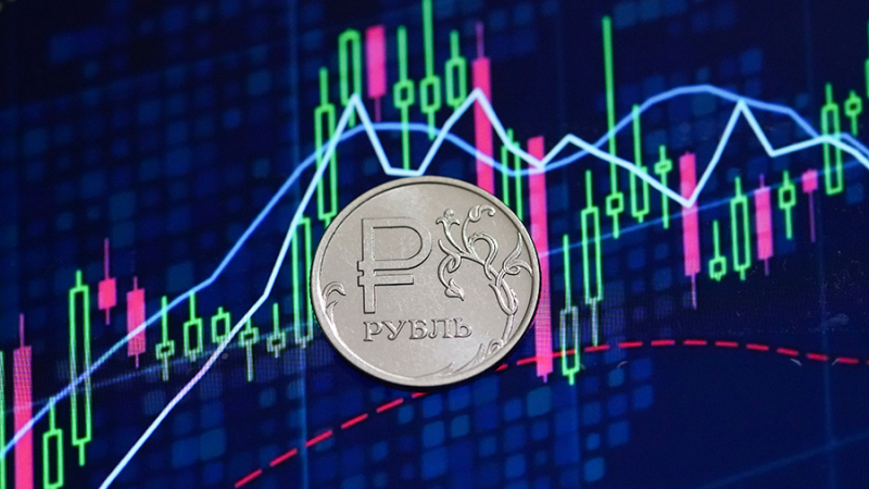 Экономист заявил о положительном влиянии интервью Путина Карлсону на рубль