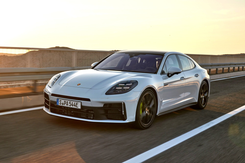 Ещё «зеленее»: новый Porsche Panamera обзавёлся младшими гибридными версиями
