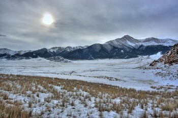 Иностранный турист погиб под лавиной в горах Киргизии