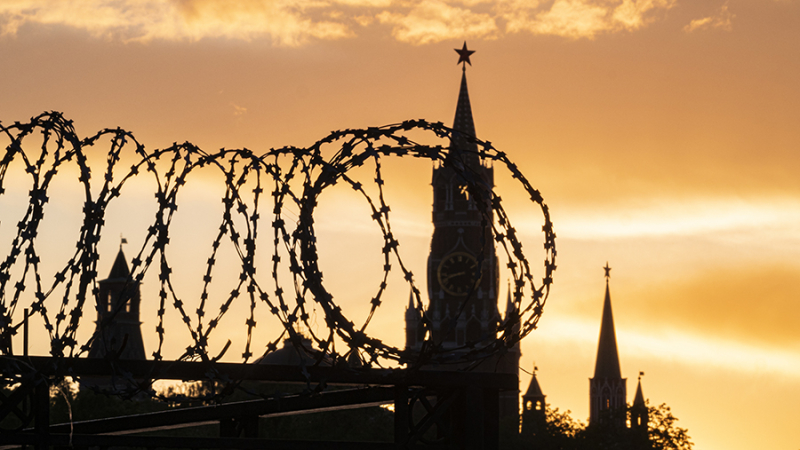 Политолог заявил о «символическом» характере новых санкций ЕС и США