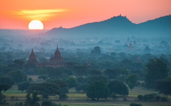 В джунглях Мьянмы нашли шикарный автомобиль Lamborghini