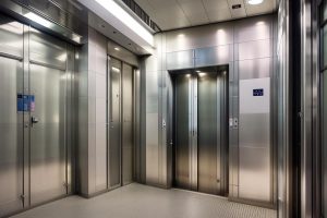 Для чего в больницах есть лифты