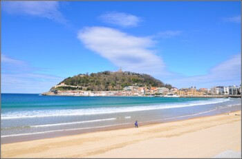 Испанский курорт Сан-Себастьян вводит ограничения для тургрупп