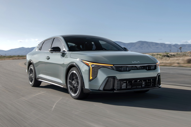 Новый Kia K4 дебютировал в двух кузовах и с двумя типами задней подвески