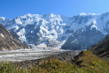 Самые высокогорные зарядки для электромобилей появились на Эльбрусе
