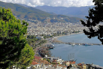 В Алании загорелся люксовый отель 