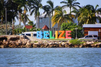 В Белизе хозяин жилья с Airbnb расстрелял туристку с двумя детьми 