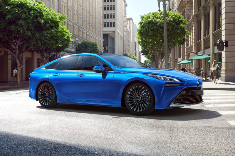 Водородный седан Toyota Mirai стал существенно безопаснее в 2024 модельном году