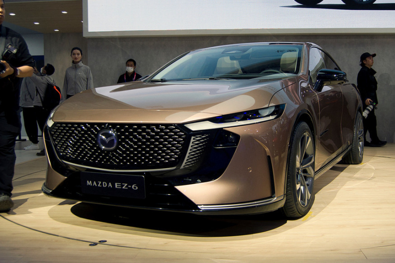 Премьеры Mazda: лифтбек EZ-6 в партнерстве с Changan на смену «шестёрке» и кроссовер Arata