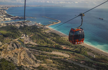 В Анталии упала кабинка канатной дороги, есть погибший 