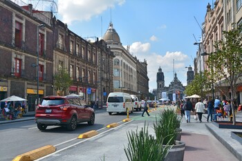В Мехико упал туристический вертолёт, трое погибших