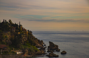 В Турции ураган повалил минарет мечети и снёс крыши домов