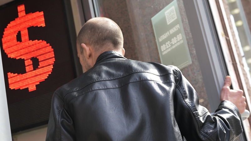 Курс доллара на Мосбирже опустился ниже 90 рублей впервые с 1 февраля