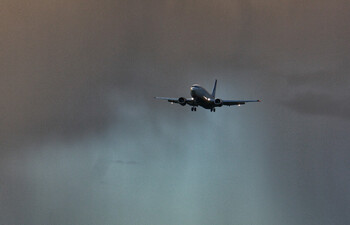 На рейсе Анталия – Новосибирск в самолёт ударила молния 