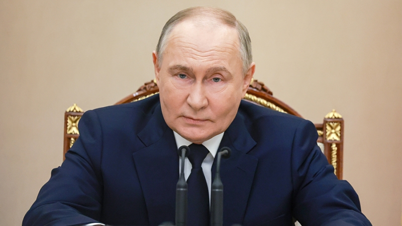 Путин потребовал не допускать перекосов в экономике РФ в сторону обороны