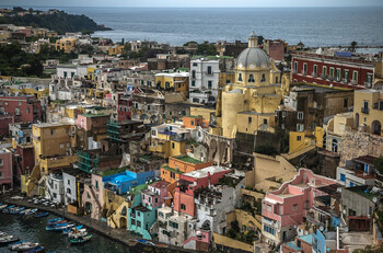 Рядом с Неаполем произошли 150 землетрясений