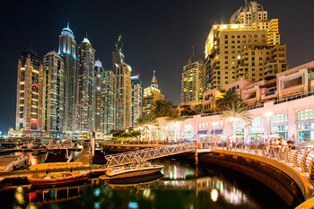 Сильный ливень вновь накрыл Дубай, отменены авиарейсы