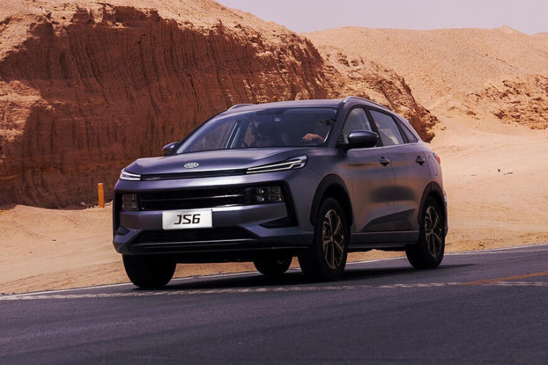 У кроссовера JAC JS6 в России появилась новая топ-версия: объявлены цены