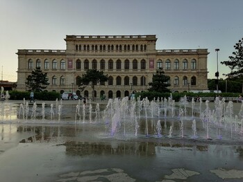 В Калининграде турист забрался на карниз музея, выпил и заснул