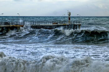 В Сочи объявлено штормовое предупреждение