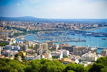 Власти Балеарских островов ужесточили запреты на алкоголь для туристов 