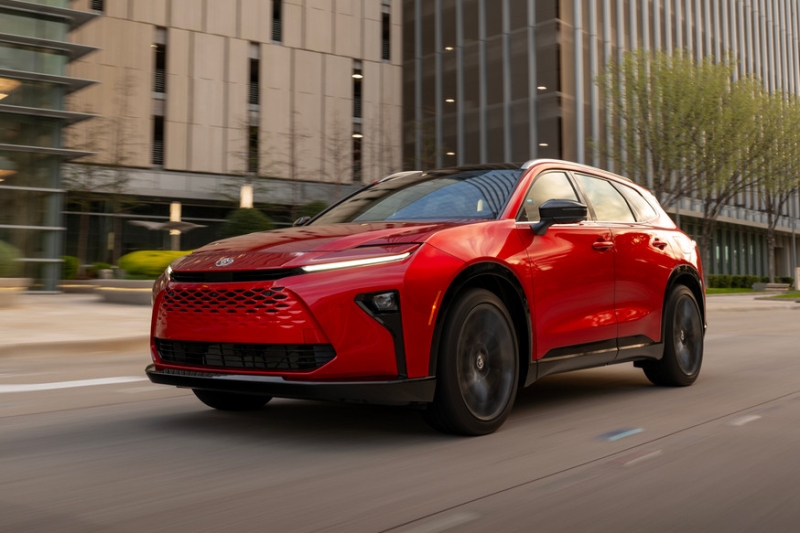 Кроссовер Toyota Crown Signia выходит на рынок: размером с Highlander, но на замену Venza