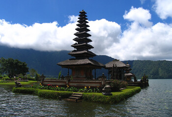 На Бали могут включить карты «Мир» в способы оплаты турсбора