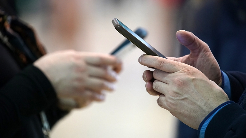 Производители смартфонов стали бороться за потребителя с помощью ИИ